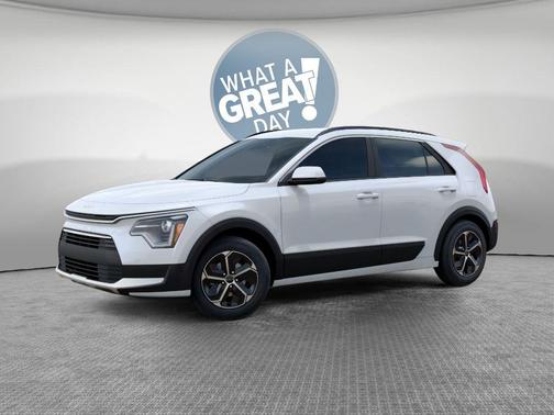 Snow White 2026 Kia Niro LX