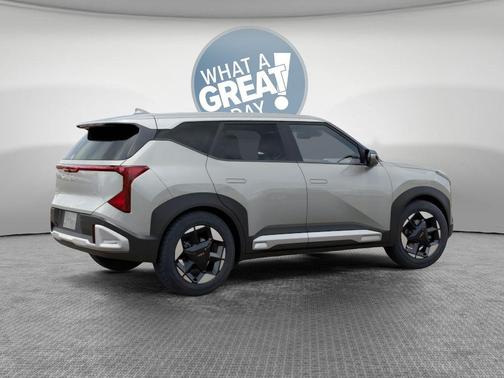 Ivory Silver 2027 Kia Seltos S