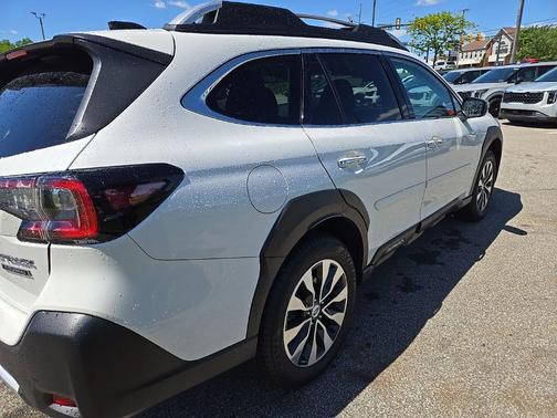 Crystal White Pearl 2024 Subaru Outback Touring