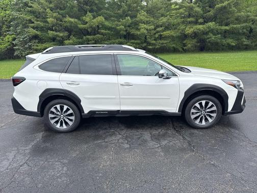 Crystal White Pearl 2024 Subaru Outback Touring