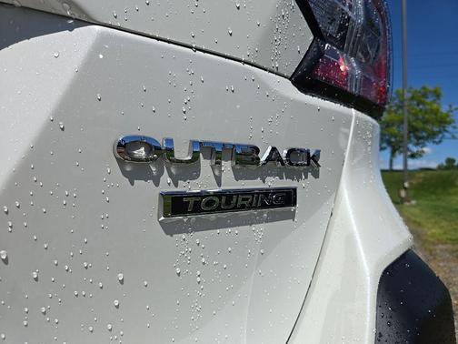Crystal White Pearl 2024 Subaru Outback Touring