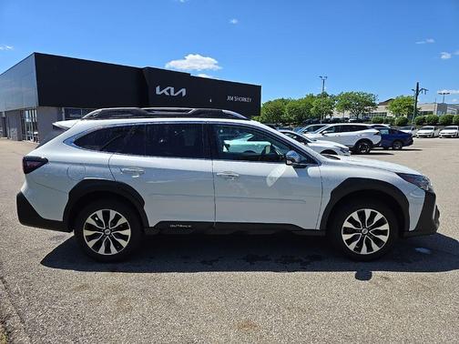 Crystal White Pearl 2024 Subaru Outback Touring