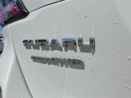 Crystal White Pearl 2024 Subaru Outback Touring