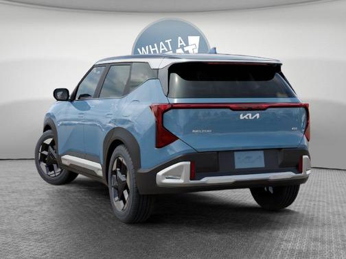Frost Blue/Black Roof 2027 Kia Seltos S