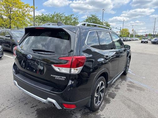 Crystal Black Silica 2024 Subaru Forester Touring