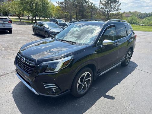 Crystal Black Silica 2024 Subaru Forester Touring