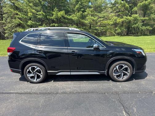 Crystal Black Silica 2024 Subaru Forester Touring