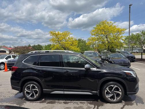 Crystal Black Silica 2024 Subaru Forester Touring