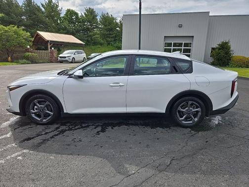 Snow White Pearl 2025 Kia K4 LXS