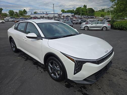 Snow White Pearl 2025 Kia K4 LXS