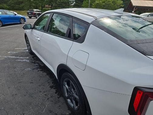 Snow White Pearl 2025 Kia K4 LXS