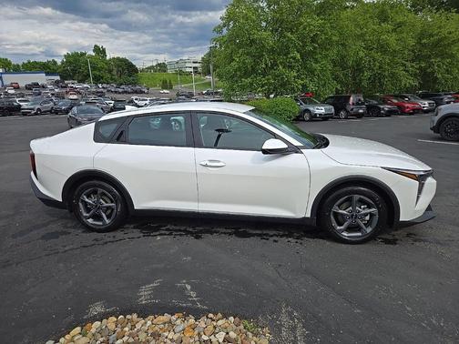 Snow White Pearl 2025 Kia K4 LXS