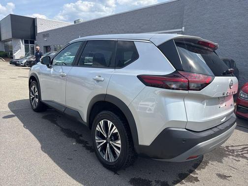 Brilliant Silver Metallic 2023 Nissan Rogue SV