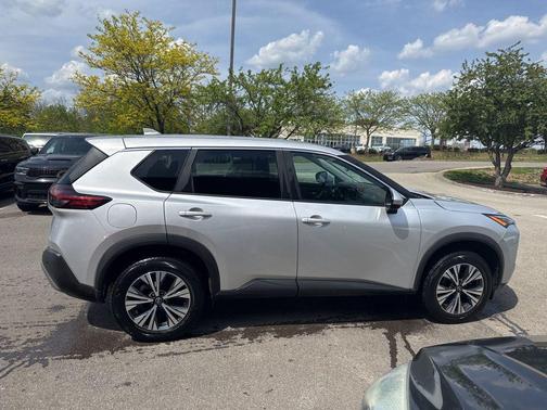 Brilliant Silver Metallic 2023 Nissan Rogue SV