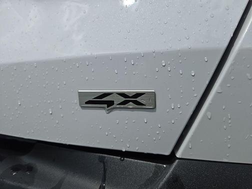 Glacial White Pearl 2023 Kia Sorento LX