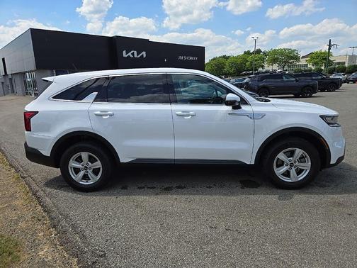Glacial White Pearl 2023 Kia Sorento LX