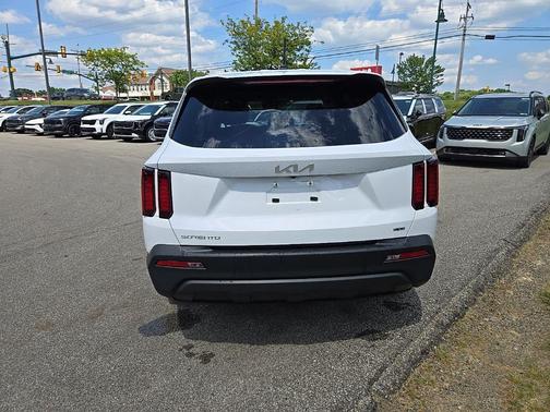 Glacial White Pearl 2023 Kia Sorento LX