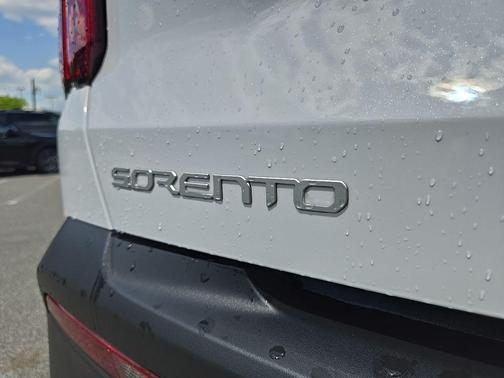 Glacial White Pearl 2023 Kia Sorento LX