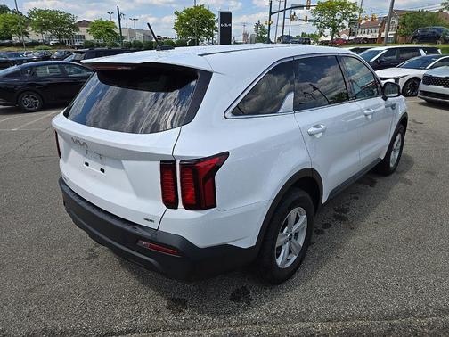 Glacial White Pearl 2023 Kia Sorento LX