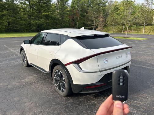 Snow White Pearl 2022 Kia EV6 Wind