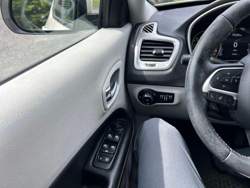 White Clearcoat 2018 Jeep Compass Latitude