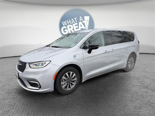 2024 Chrysler Pacifica Hybrid Select