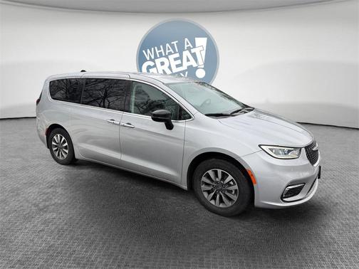 2024 Chrysler Pacifica Hybrid Select