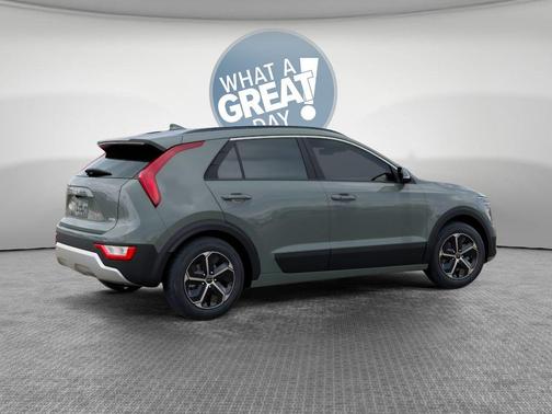 Cityscape Green 2026 Kia Niro EX