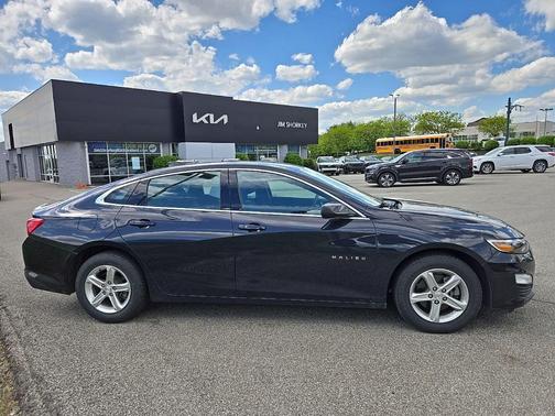 Dark Ash Metallic 2023 Chevrolet Malibu FWD 1LT