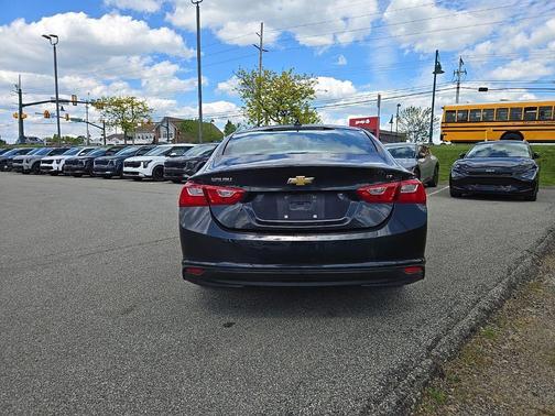 Dark Ash Metallic 2023 Chevrolet Malibu FWD 1LT