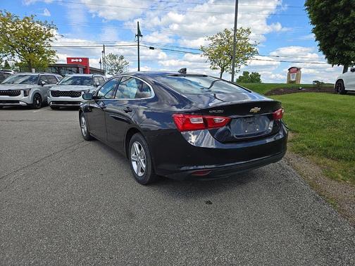Dark Ash Metallic 2023 Chevrolet Malibu FWD 1LT