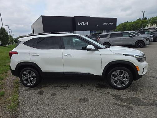 Snow White Pearl 2024 Kia Seltos S