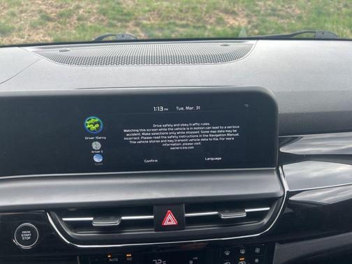 Clear White/Black Roof 2024 Kia Seltos S