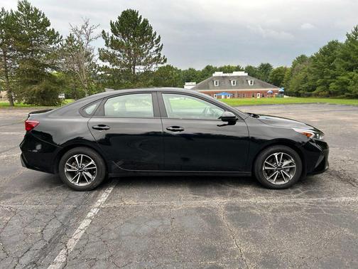 Aurora Black 2023 Kia Forte LXS