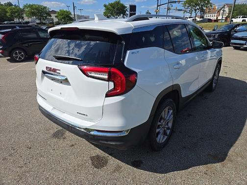 Summit White 2024 GMC Terrain SLT