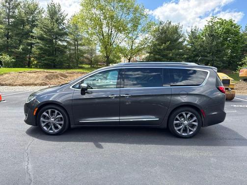 Granite Crystal Metallic Clearcoat 2018 Chrysler Pacifica Limited