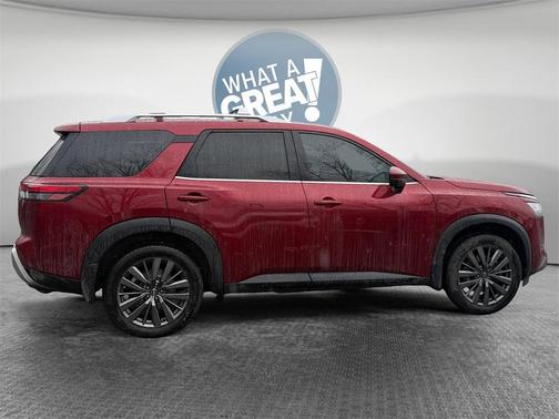 2022 Nissan Pathfinder SL 4WD