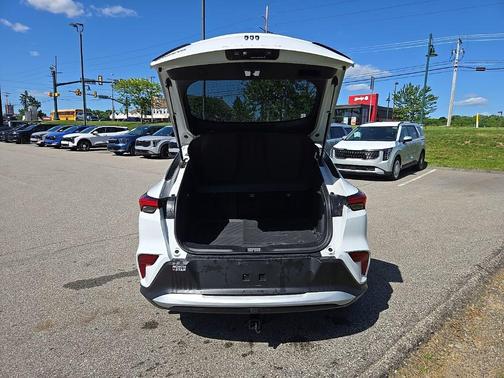 Summit White 2024 Buick Envista Preferred FWD