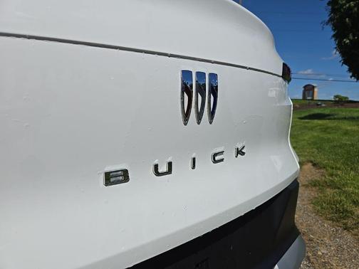 Summit White 2024 Buick Envista Preferred FWD