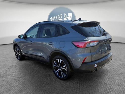 Carbonized Gray Metallic 2022 Ford Escape SE