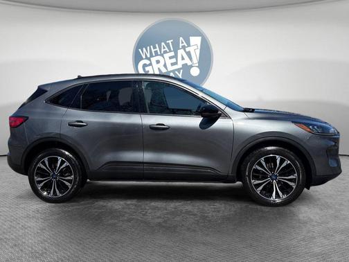 Carbonized Gray Metallic 2022 Ford Escape SE
