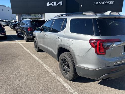 2023 GMC Acadia AWD AT4