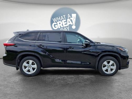 Midnight Black Metallic 2023 Toyota Highlander LE