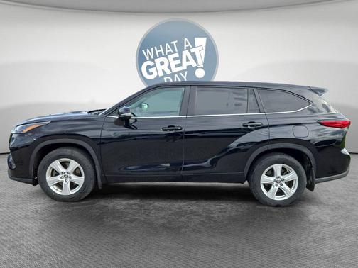 Midnight Black Metallic 2023 Toyota Highlander LE