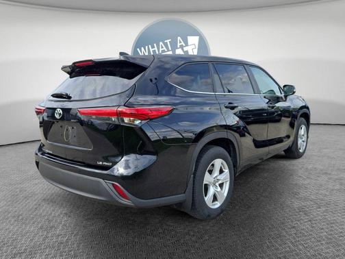 Midnight Black Metallic 2023 Toyota Highlander LE