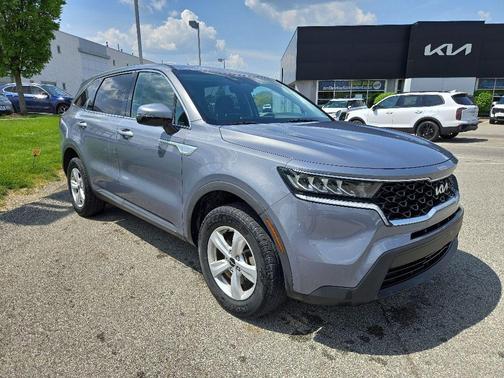 Everlasting Silver 2022 Kia Sorento LX