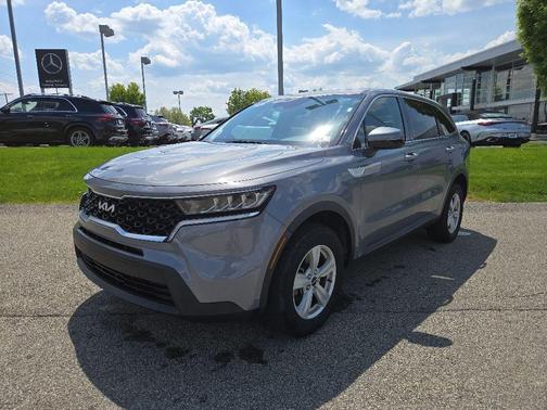 Everlasting Silver 2022 Kia Sorento LX