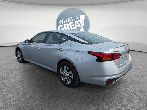 Brilliant Silver Metallic 2023 Nissan Altima S FWD