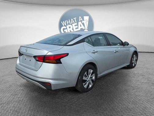 Brilliant Silver Metallic 2023 Nissan Altima S FWD