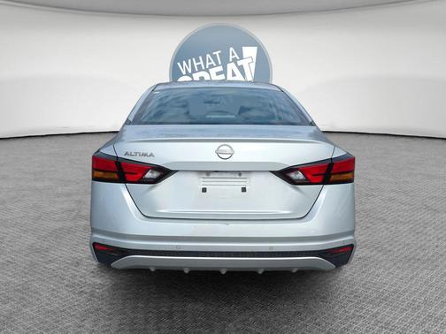 Brilliant Silver Metallic 2023 Nissan Altima S FWD